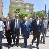 وزير التعليم العالي ورئيس جامعة القاهرة يتفقدان سير الامتحانات بكليات الجامعة
