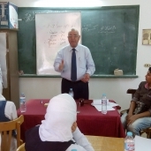 محاضرات للطلاب بالوادى الجديد يلقيها وكيل الوزارة الدكتور غازى البنوانى