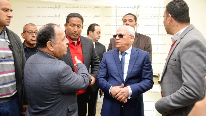وزير المالية خلال جولته في بورسعيد