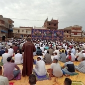 المئات من ابناء كفر الشيخ يؤدون  صلاة عيد الفطر