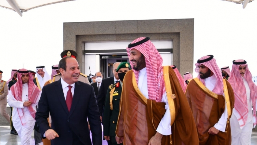 الرئيس عبد الفتاح السيسي وولي العهد السعودي محمد بن سلمان خلال قمة جدة
