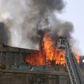 قوات الحماية المدنية أثناء إطفاء مبنى نقابة التجاريين