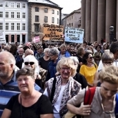 متظاهرون دنماركيون يحتجون علي تشريعات الحكومة ضد اللاجئين