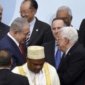 مصافحة نتنياهو والرئيس الفلسطيني