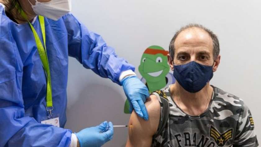 الولايات المتحدة الأمريكية تواصل تطعيم مواطنيها بلقاح «كورونا»