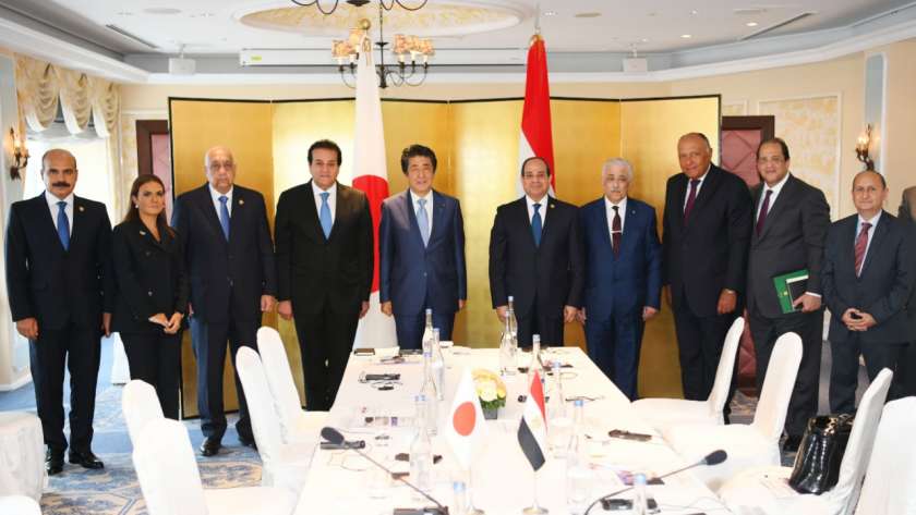 الرئيس السيسى والوفد المرافق له خلال لقائه رئيس وزراء اليابان