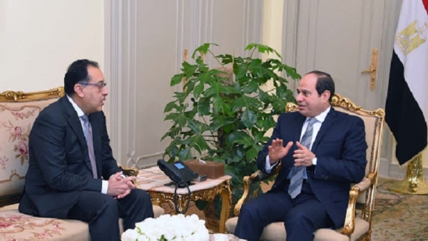 الرئيس السيسي خلال احد الاجتماع مع رئيس الوزراء مصطفي مدبولي