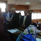 رئيس  جامعة المنيا يتفقد أعمال الامتحانات