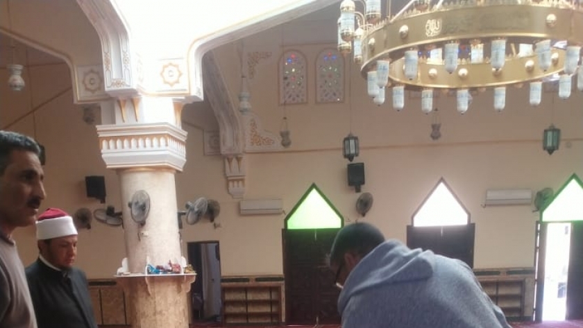 بدء تعقيم المساجد قبل صلاة عيد الفطر