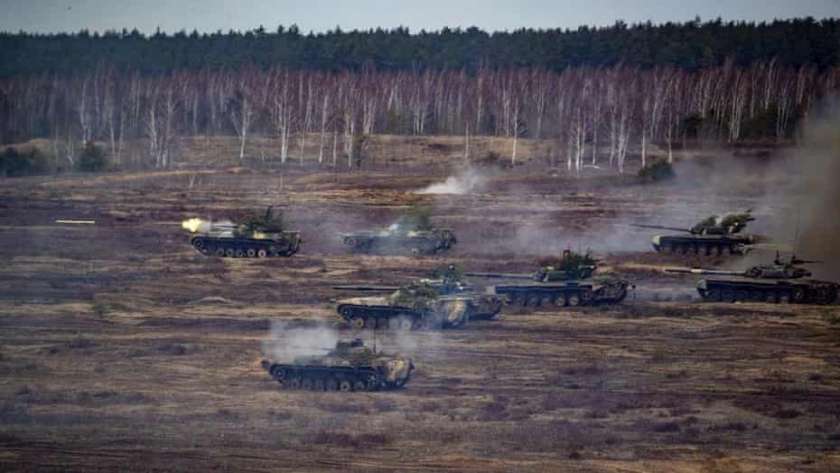 الدبابات الروسية داخل الأراضي الأوكرانية