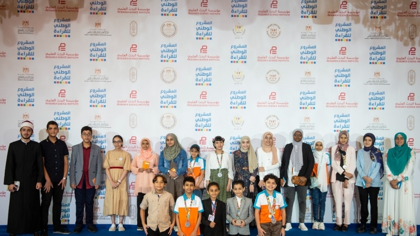 طلاب المدارس الفائزون في المشروع الوطني للقراءة