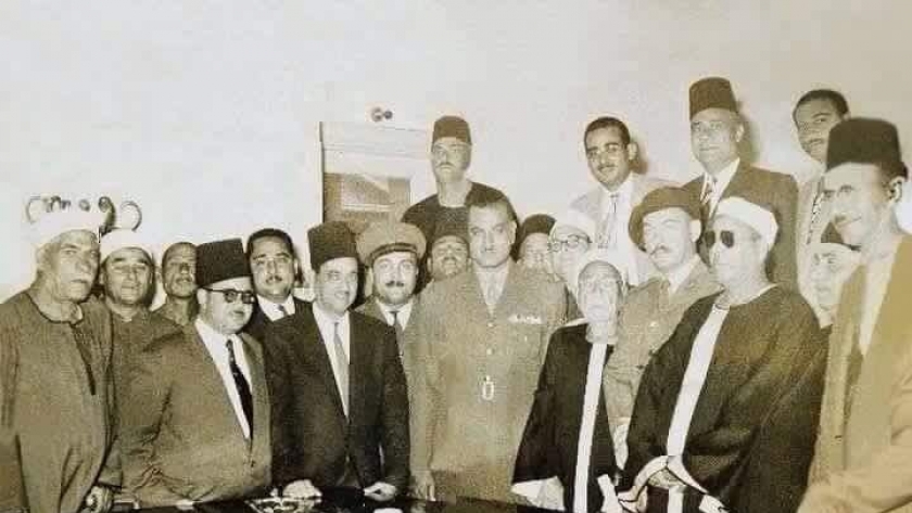 أعضاء مجلس قيادة الثورة خلال زيارتهم إلي مدينة بيلا بكفر الشيخ