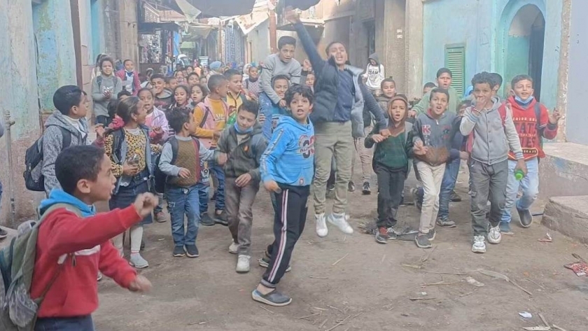 مسيرة لتلاميذ المدارس احتفالا بفوز المغرب