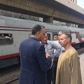 وزير النقل يتفقد محطة سكة حديد الجيزة