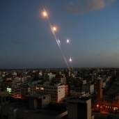 إطلاق 5 صواريخ من غزة على إسرائيل ودبابات الاحتلال ترد