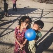 بالصور| ابتسامة الأطفال تتحدى ظروف المعيشة القاسية في بنجلاديش