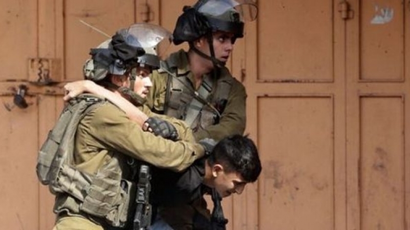 قوات الاحتلال الإسرائيلي تعتقل الأطفال - أرشيفية