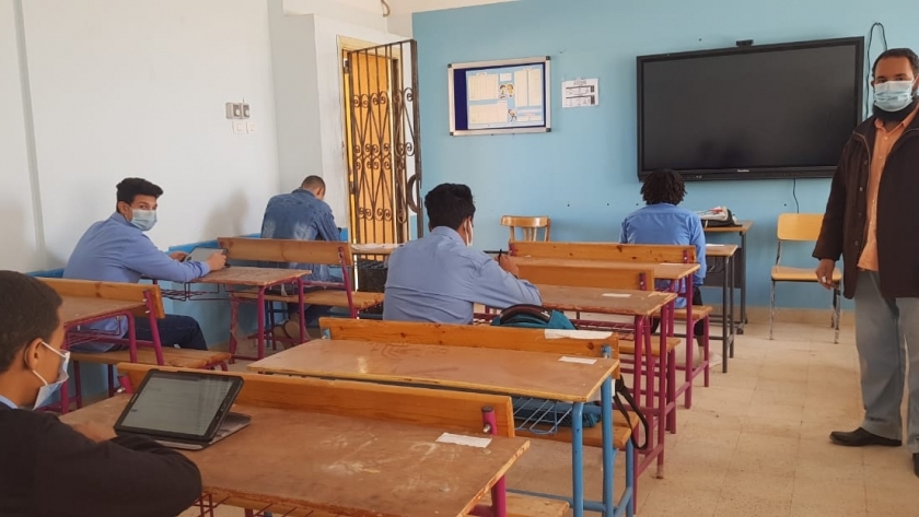 «تعليم أسوان»: المدارس التزمت بالإجراءات الاحترازية خلال الامتحانات