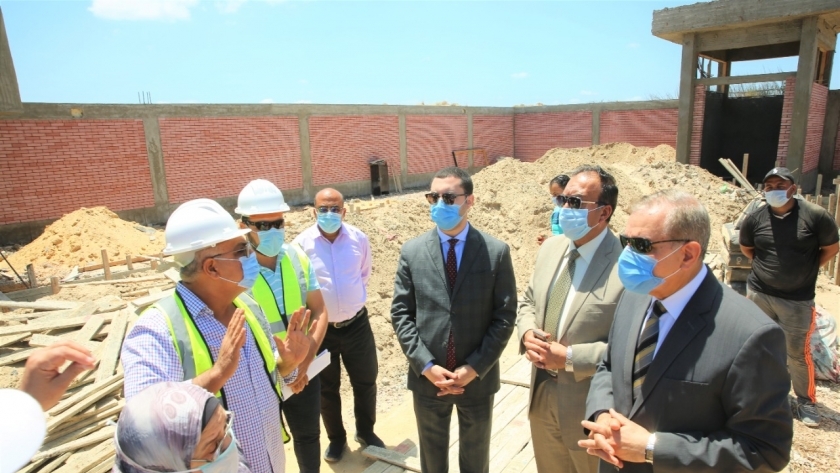 محافظ كفر الشيخ يتفقد مشروع الصرف الصحي بمصيف بلطيم