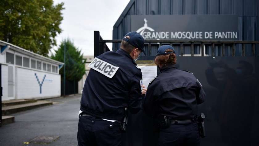 الشرطة الفرنسية تغلق مسجد