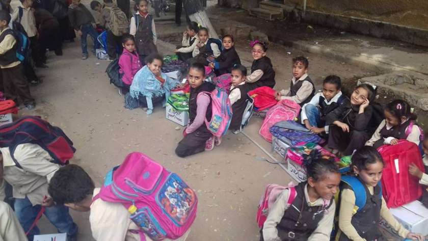 مبادرة توزيع 1000 حقيبة مدرسية