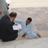 مساعد محافظ كفر الشيخ يستمع لشكوى معاق