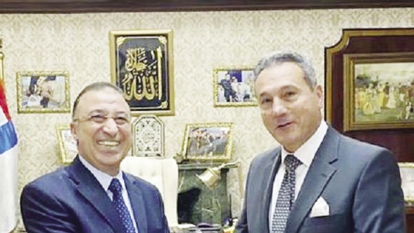 رئيس بنك مصر ومحافظ الإسكندرية خلال التوقيع