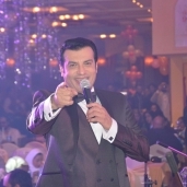 بالصور| إيهاب توفيق يشعل ثالث حفلاته في رأس السنة