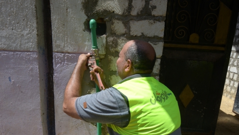 تركيب 650 وصلة مياه مجانية للأسر الأولى بالرعاية في بني سويف 