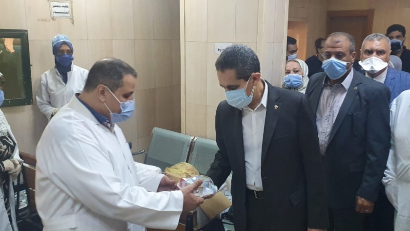 بالصور: وكيل الصحة الغربية في جولة تفقدية بمستشفيات مركز المحلة