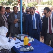 محافظ الإسكندرية : إقامة قافلة علاجية لتوفير احتياجات الطبية للاهالي