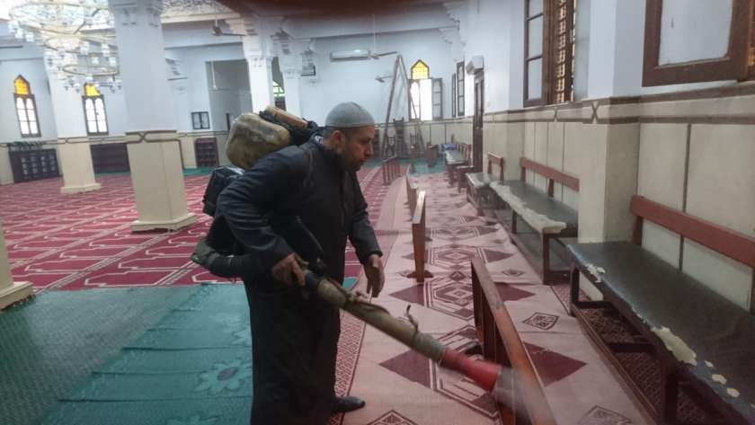 عمليات تعقيم المساجد خلال فترة إغلاقها