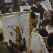 كنائس الإسكندرية تحتفل بعيد القيامة على اضواء الشموع