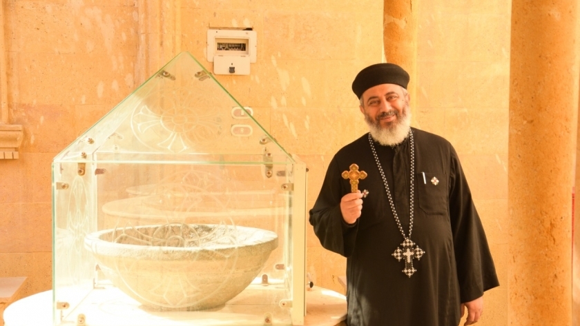 القس بيشوى القمص ابانوب  كاهن كنيسة السيدة العذراء والشهيد ابانوب الاثرية بسمنود