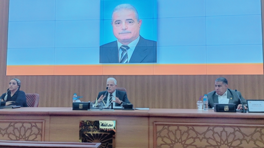 محافظ جنوب سيناء في جلسة المجلس التنفيذي