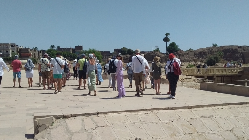 السيّاح داخل معبد الكرنك