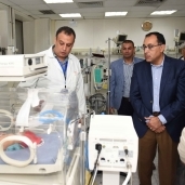 رئيس الوزراء خلال زيارته لمستشفى جامعة المنصورة
