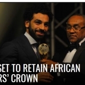 محمد صلاح أثناء تسلمه جائزة أفضل لاعب في إفريقيا