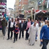 رئيس مركز ومدينة كفر البطيخ يقود مسيرة لحث الناخبين علي التصويت في الانتخابات