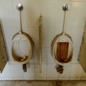 حمامات غير آدمية للطلاب