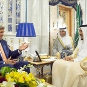 بالصور| محادثات كيري في السعودية تركز على اليمن وسوريا وليبيا