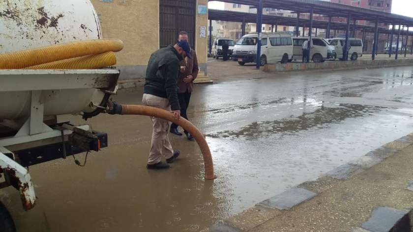 رفع مياه الأمطار بمدن وقرى كفر الشيخ