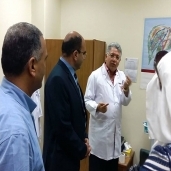 نائب رئيس جامعة المنصورة في زيارة لمستشفي الكبد المصري