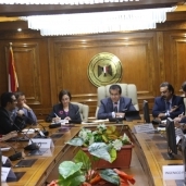 خالد عبد الغفار خلال اجتماع مع وفد الشركات الفرنسية