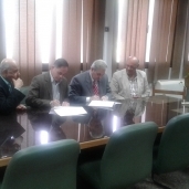 جامعة أسيوط توقع اتفاقية تعاون مع نقابة الصيادلة للإنتفاع بالقرية الأوليمبية