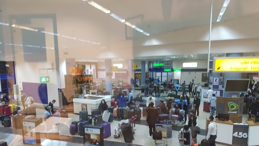 مطار مرسي علم يستقبل رحلات طيران استثنائية للمصريين العالقين في الخارج