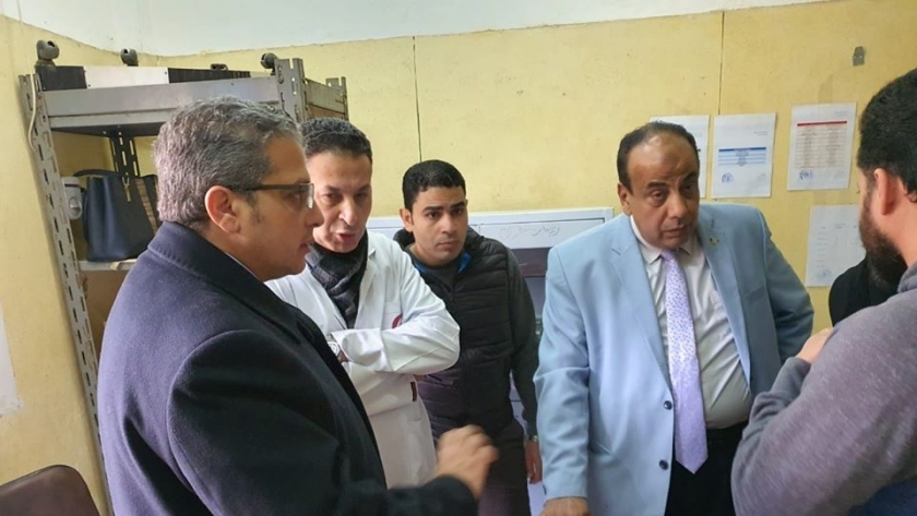 رئيس الرقابة الادارية فى كفر الشيخ خلال تفقده مستشفى الحامول المركزى