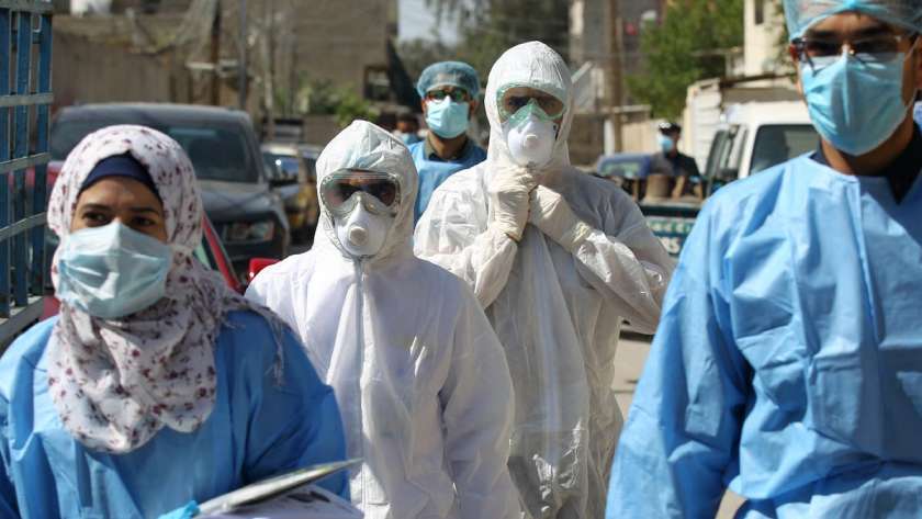 أطباء عراقيون يواجهون الموجة الثالثة لكورونا