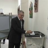 رئيس محكمة البحر الأحمر يدلي بصوته في الانتخابات بالغردقة 