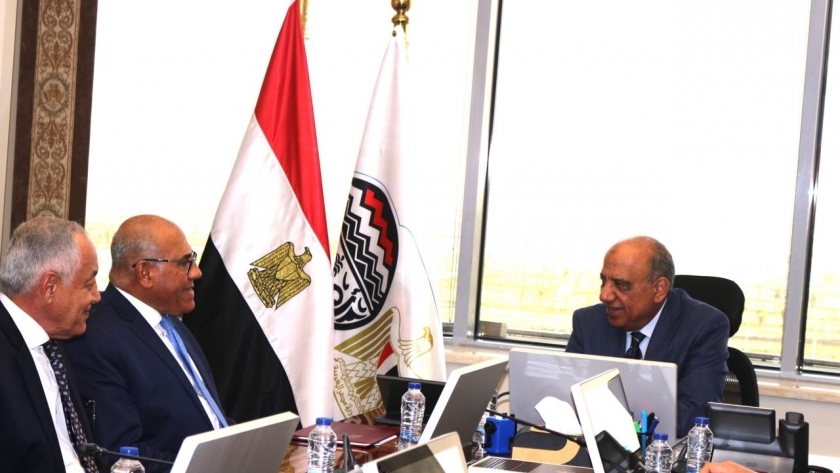 لقاء يجبمع بين وزير قطاع الاعمال ورئيس الهيئة العربية للتصنيع
